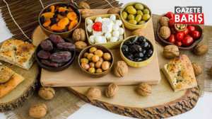 Ramazan ayında beslenme için kritik uyarılar: 1-1,5 litre su tüketilmeli!