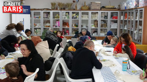 Kocaeli’de büyükler torunlarıyla boyama yaptı