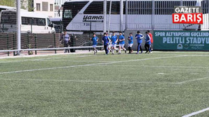 Amatör futbolcular tek statta antrenman yapıyor