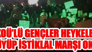 KOÜ’lü gençler heykele yürüyüp İstiklal Marşı okudu