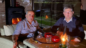 Kocaeli’de SEDAŞ elektriği kesti CHP’liler gaz lambasıyla aydınlandı!