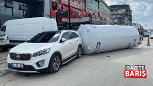 Kocaeli'de gaz tankeri yola devrildi!