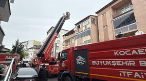 Gebze’de 4 katlı binada yangın paniği!