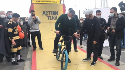 Büyükakın gençlerle aksiyon bisikleti kullandı!