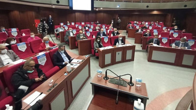 “İcraat yok reklam var” “İzmit’in borcu 101 milyon TL artmış”