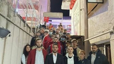 CHP’de skandal ! İlçe başkanı kapıyı kilitledi gençleri içeri almadı!