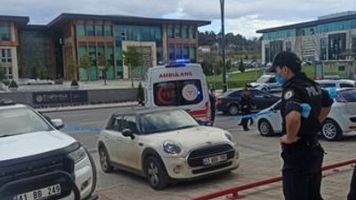 Belediye önünde kurşun yağdırdı: 2 yaralı!