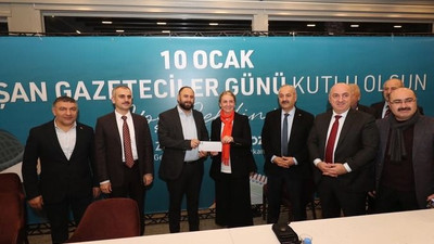 Gazetecileri yemeğe çağırıp hediye çeki verdiler!