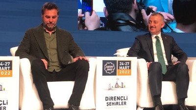 “Plastikten uzak duralım” deyip Plastik bardaktan su içtiler