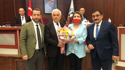 Meclis öncesi Hürriyet’e çiçek verdiler