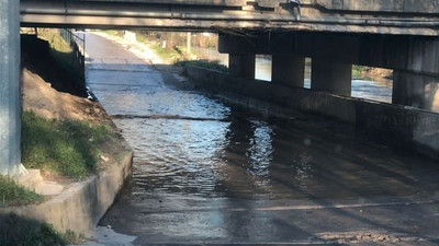 Bu alt geçit yüzünden trafikte mahsur kalıyorlar!