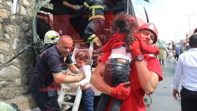 İzmit’te tır, yolcu otobüsüne çarptı