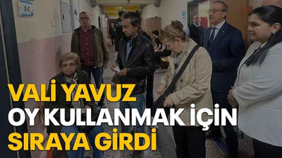 Vali Yavuz oy kullanmak için sıraya girdi