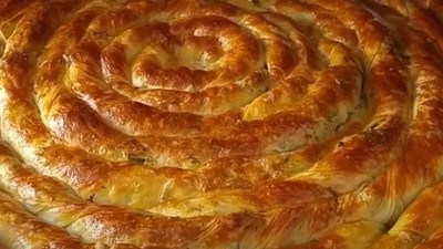 Böreğiniz sönüyor mu? Fırından çıkarınca böyle yaparsanız asla sönme olmuyor