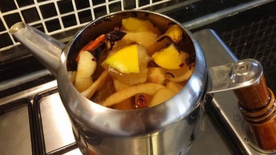 Ayva kabuklarını kaynatıp içine limon suyu sıkıp için! Bakın neye etki yapıyor