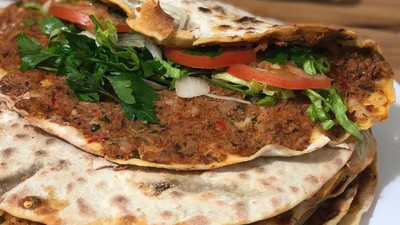 Lahmacuna lezzet katan öneri : Evde lahmacun yaparken böyle pişirmelisiniz