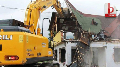 Kandıra’da ruhsatsız yapıları yıkacak müteahhit aranıyor