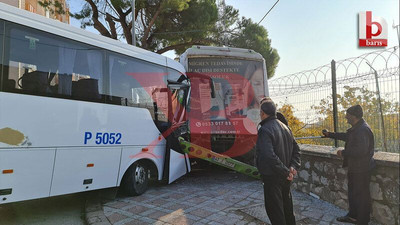 Halk otobüsü ile servis minibüsü çarpıştı!