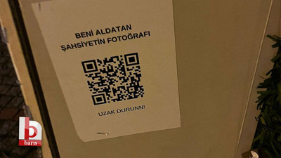İzmit sokaklarında çok ilginç protesto: “Beni aldatan şahıs” yazılı afişin altından bakın ne çıktı!