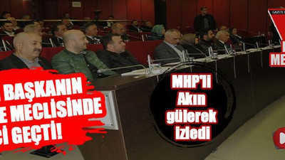 AKP'li başkanın içi geçti! MHP'li Akın gülerek izledi