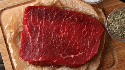 Yapay etin market raflarında yer alması 30 yılı bulur