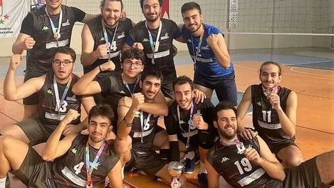 GTÜ Voleybol Takımı'ndan büyük başarı!