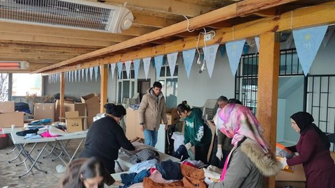 İYİ Parti depremzedeler için yardım toplamaya devam ediyor