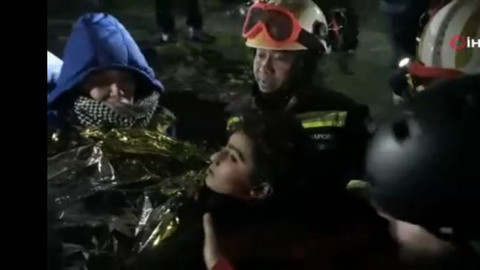 Kocaeli Büyükşehir ekipleri 12 yaşındaki çocuğu 68 saat sonra sağ kurtardı