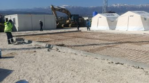 Defne'deki çadır kentin çevresine tel çit inşa ediliyor