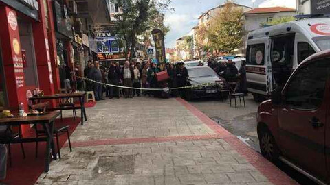Kocaeli'de erkek terörü! Genç kadın yemek yerken eski eşi tarafından katledildi!