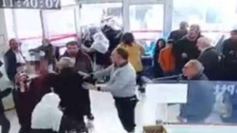 PTT'de dehşet anları: Güvenlik görevlisi bıçaklandı