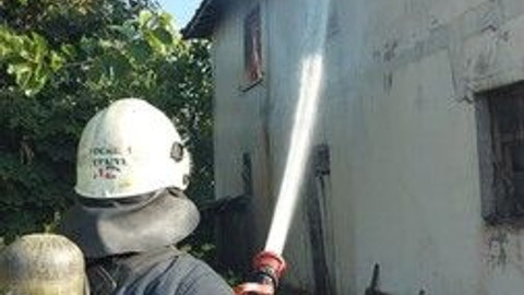 İki katlı evde yangın paniği: 1 kişi dumandan etkilendi