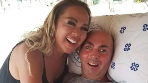 Safiye Soyman'ın MS hastalığıyla mücadele eden oğlu Harun Akaröz hayatını kaybetti