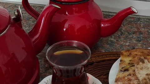 Trabzon'da şefler çayı böyle demliyor. Çay kaçak çaydan bile lezzetli oluyor