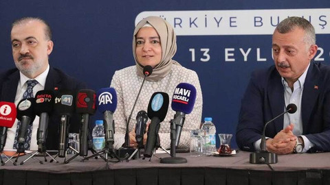 Eski Aile Bakanı Kocaeli’de! Narin’le ilgili ağzını bıçak açmadı!