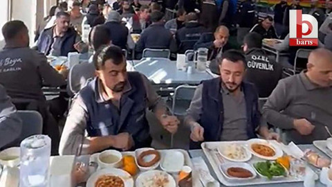 Betek Boya işçileri yemek kaşıklarıyla yönetimi protesto etti
