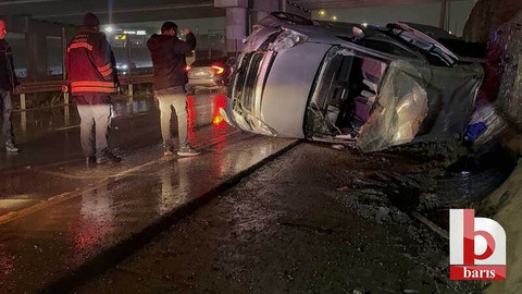 Kocaeli’de araç yan yattı: Yaralılar var