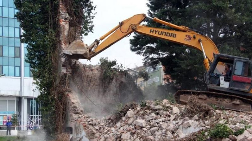 “Tekel Duvarı vandalca yıkıldı”