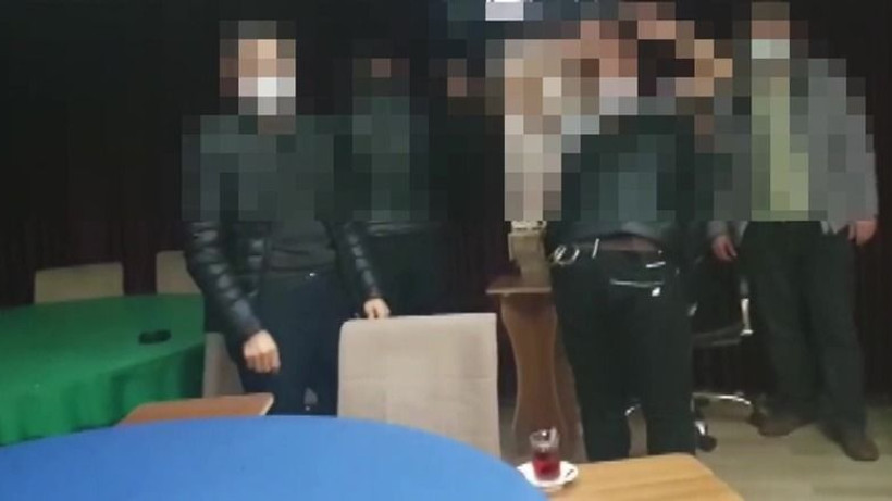 Yasaklara rağmen kumar oynayan şahıslara polis baskını