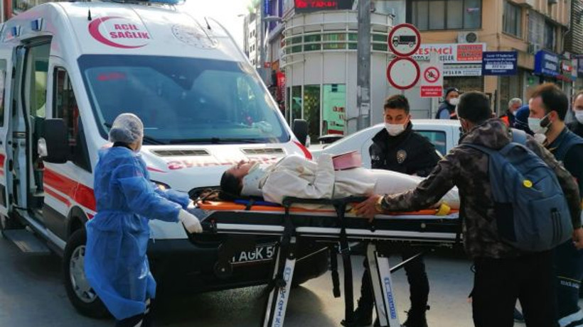 Karşıdan karşıya geçmek isteyen kadına otomobil çarptı