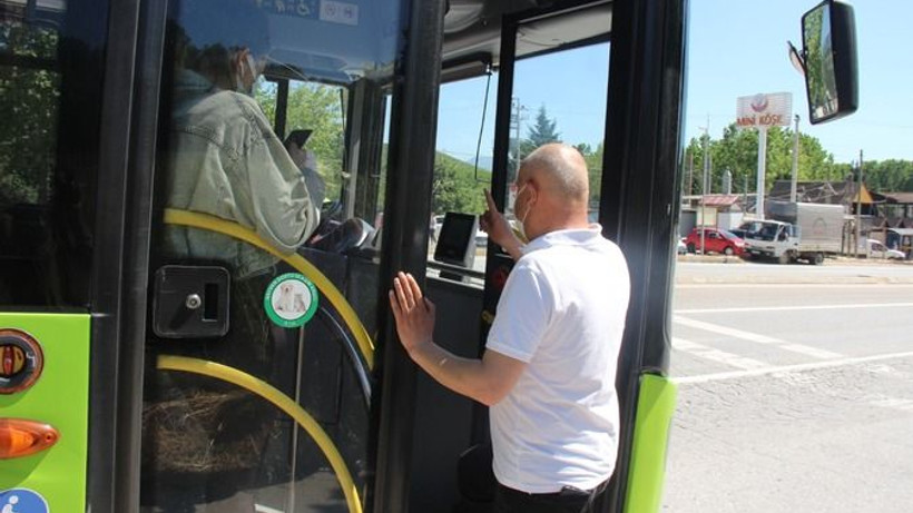 Yolcu kılığında otobüste denetim yaptılar