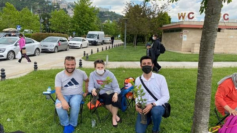 AKP’liler SEKA’da fidan dağıttı