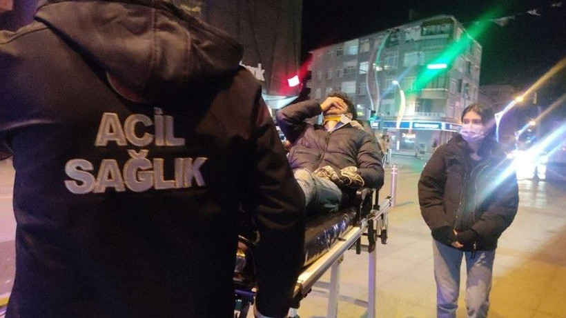 Motosiklet yayaya çarptı: Yaralılar var