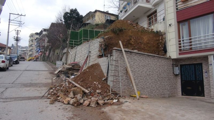 İşçi bahçe duvarından düştü!