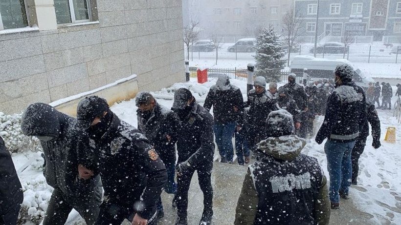 Rüşvet karşılığı rapor hazırlayanlar tutuklandı