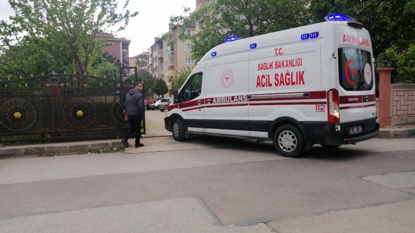 Dengesini kaybederek beton zemine düştü