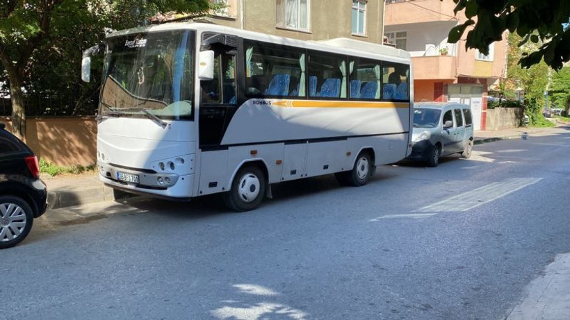 5 yaşındaki çocuk babasının kullandığı midibüsün altında kaldı