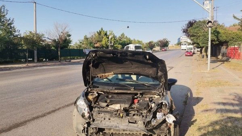Otomobil ile servis minibüsü çarpıştı: 1 YARALI