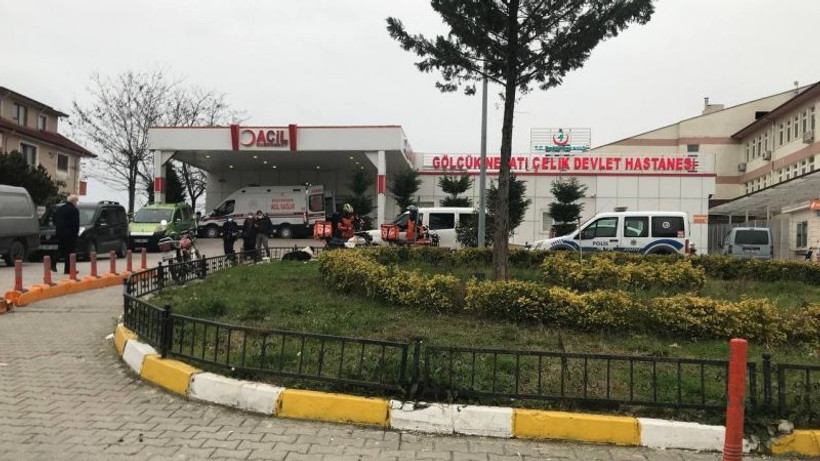 Pompalı tüfekle kendini vurdu, parmakları koptu