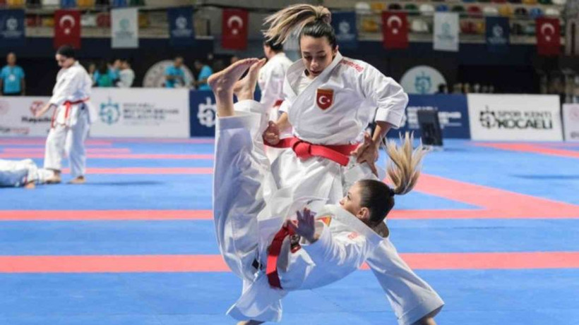 Karate şampiyonasında madalyalar sahiplerini buldu